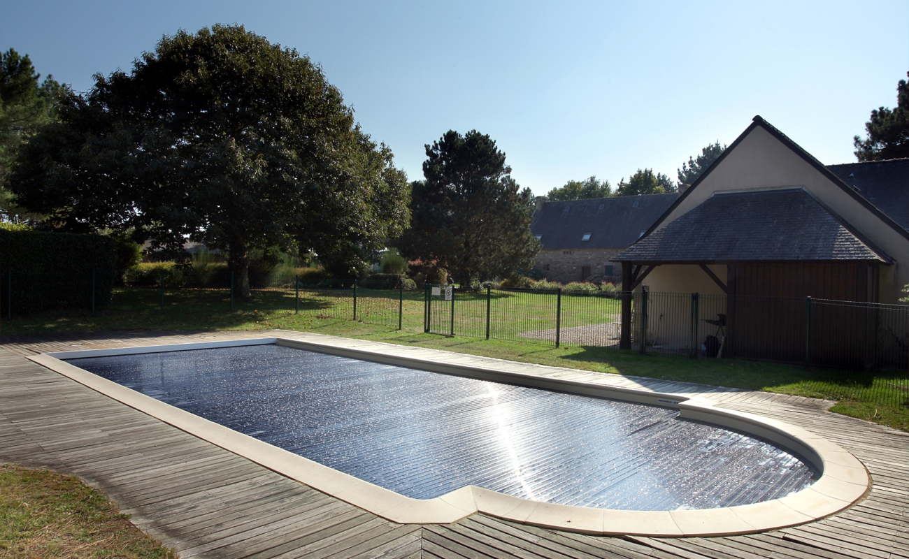 Avec ses lames polycarbonates solaires, la société Del a obtenu un trophée d’or aux 11èmes Trophées de la piscine dans la catégorie «développement durable». Elles permettent d’allonger d’un mois l’utilisation de la piscine.