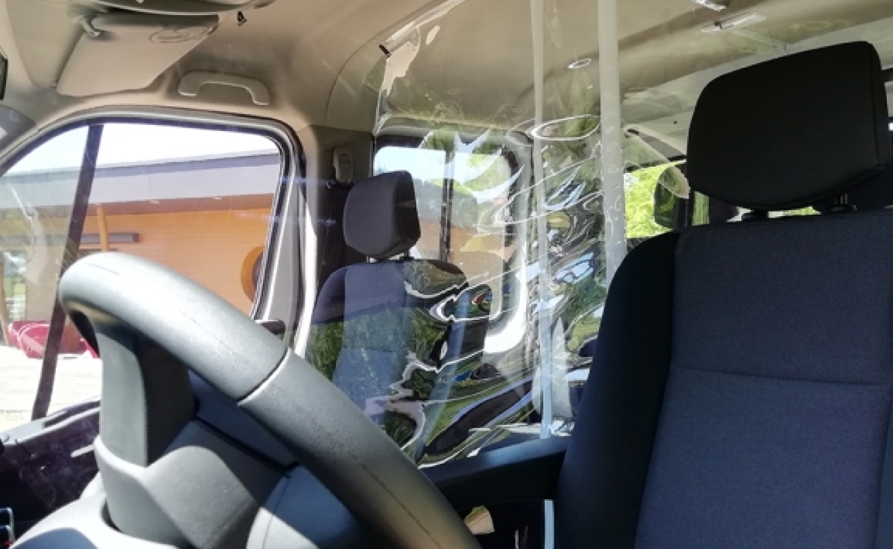 La cloison souple isole conducteur et passager au sein d'un même véhicule