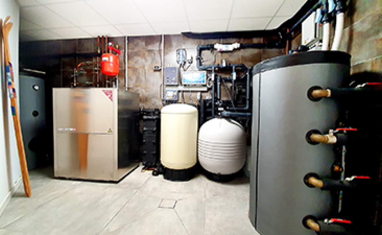 En remplaçant la pompe à chaleur géothermique de cette maison alsacienne, l’installateur a réduit de 500 euros la facture mensuelle d’électricité...
