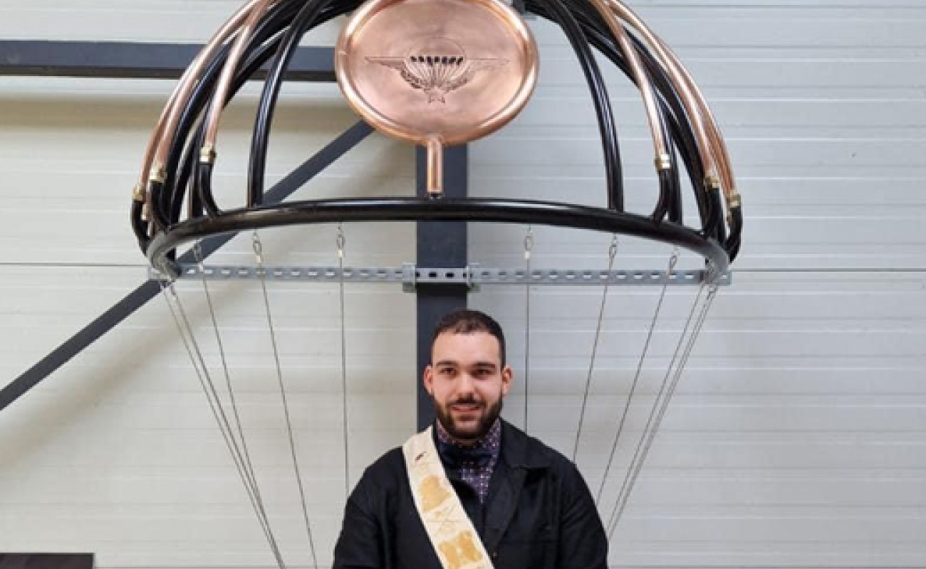 Maxime, 21 ans, Compagnon : un parachute comme travail de réception