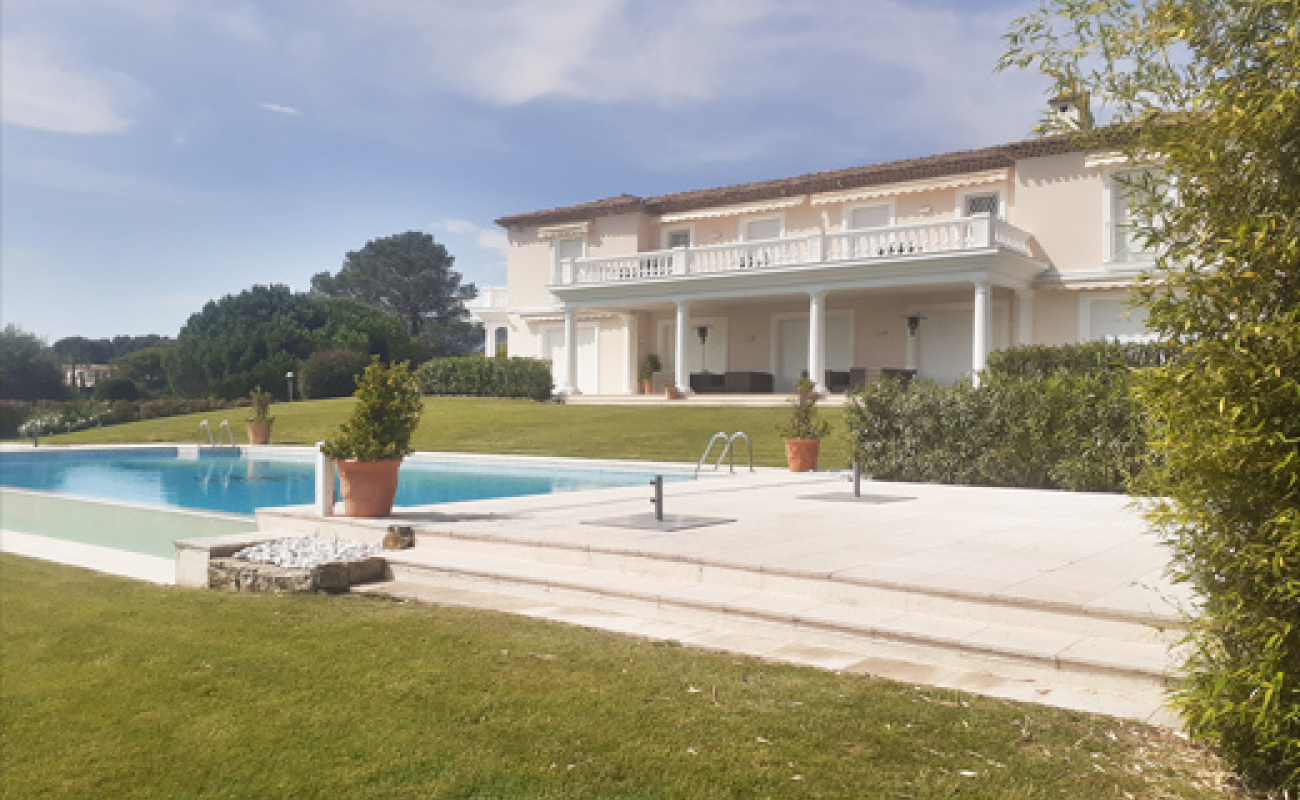 Quand une villa de luxe remet de l’ordre dans ses tuyaux