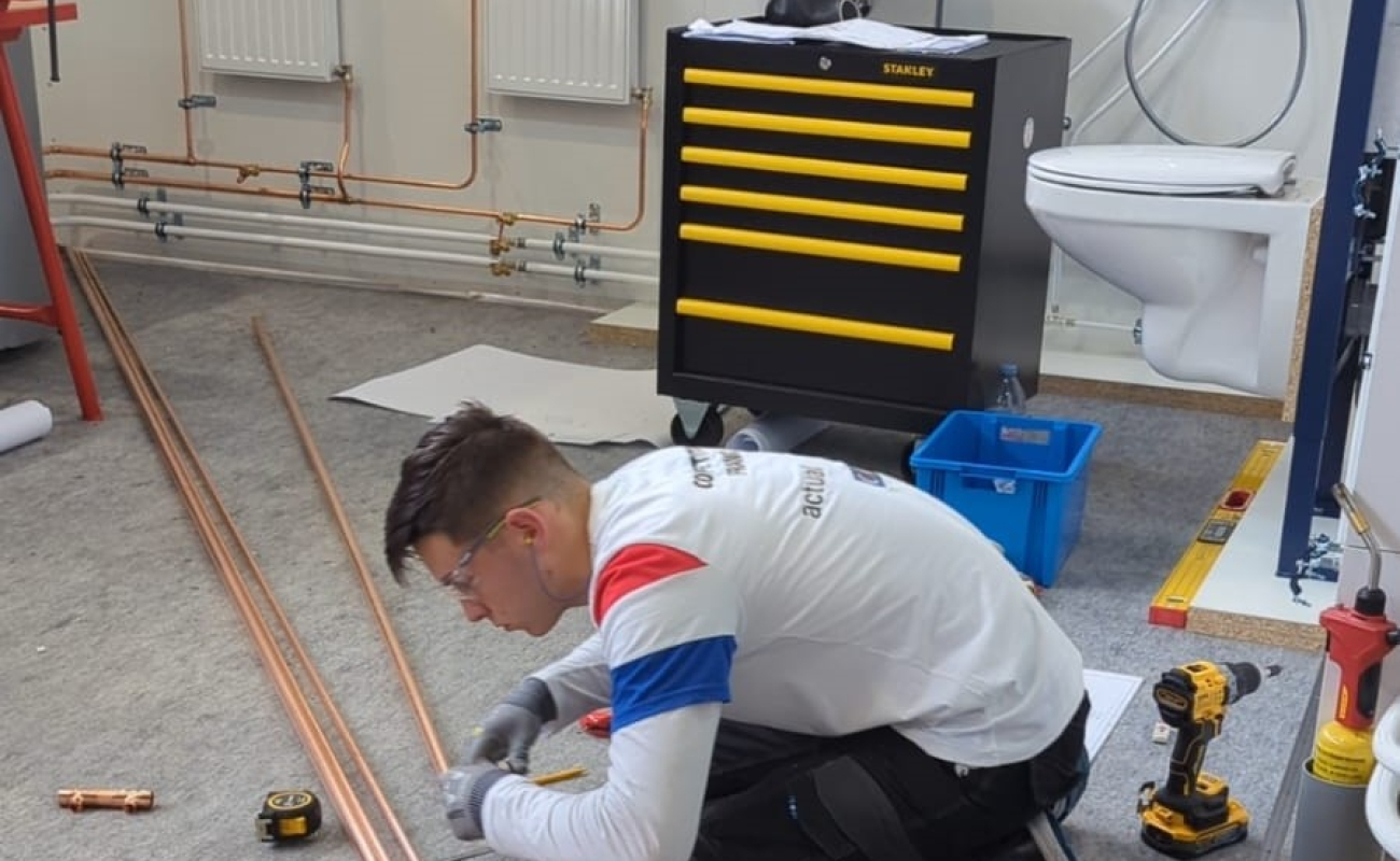 Axel Bézias médaille d'excellence plomberie chauffage Worldskills 2024