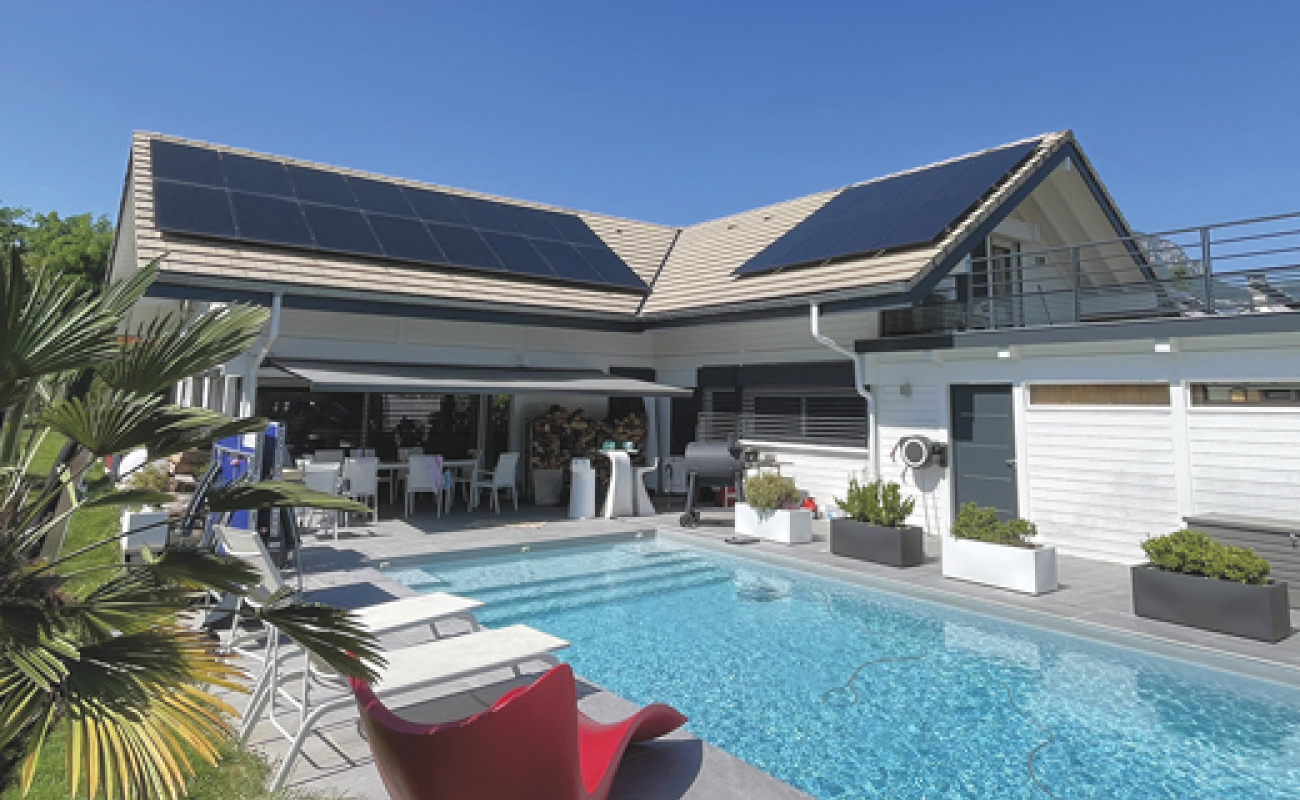 Photovoltaïque, pompe à chaleur et batterie pour une maison savoyarde
