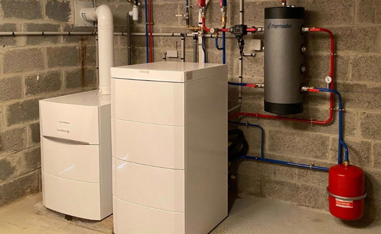37 acteurs du bâtiment et de l’énergie ont publié une lettre ouverte contre une trajectoire jugée trop centrée sur le tout électrique, défendant hybridation, gaz verts et mix énergétique.