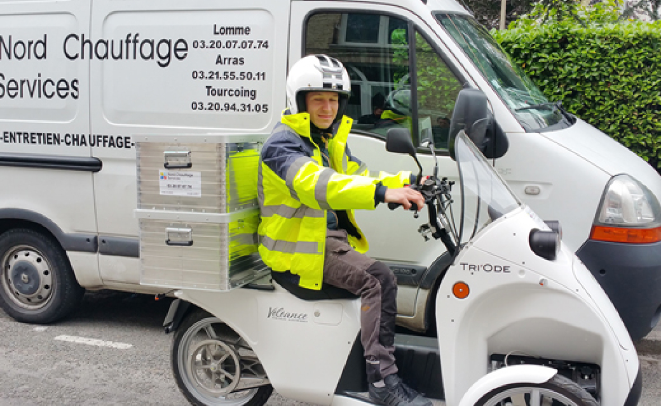 Plus de temps perdu dans les embouteillages ! A Lille, c’est désormais en scooter électrique que Nord Chauffage Services effectue le dépannage de chaudières ainsi que de petites interventions de plomberie.