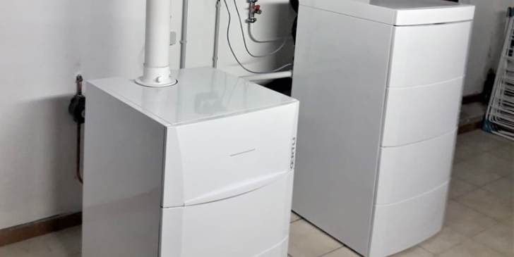 Une chaudière fioul hors-service remplacée par une PAC hybride/gaz propane.