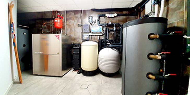 En remplaçant la pompe à chaleur géothermique de cette maison alsacienne, l’installateur a réduit de 500 euros la facture mensuelle d’électricité...