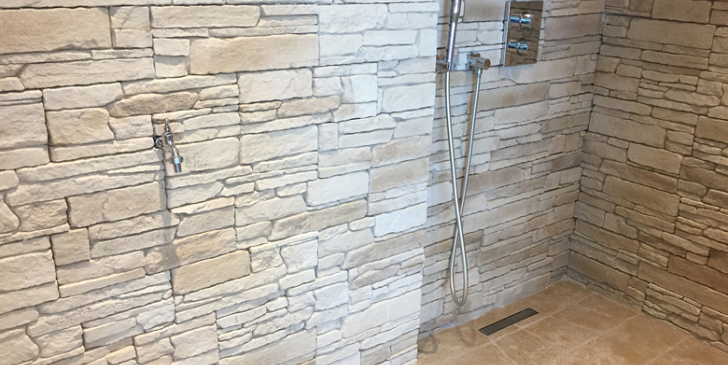 Douche sans ressaut : les craintes des professionnels