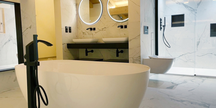 Une salle de bains cousue main réalisée par Rémi Maurice