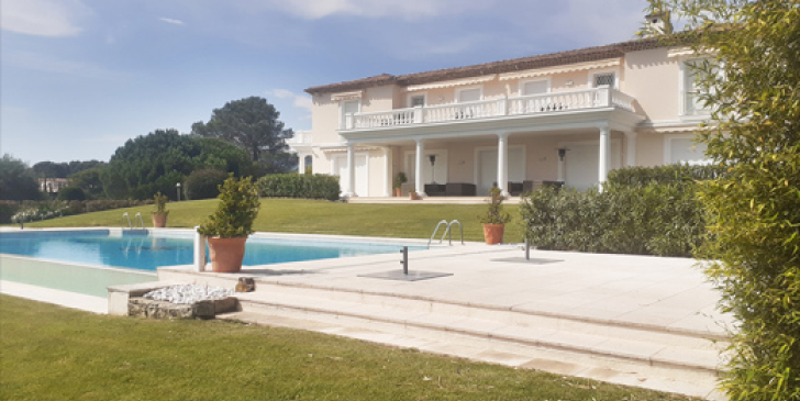 Quand une villa de luxe remet de l’ordre dans ses tuyaux