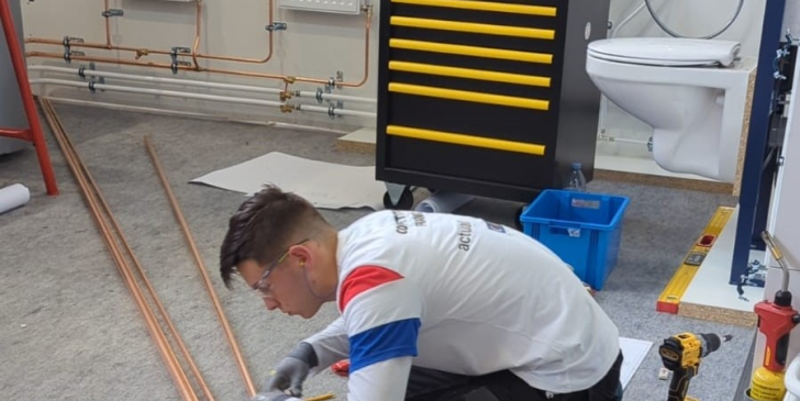 Axel Bézias médaille d'excellence plomberie chauffage Worldskills 2024